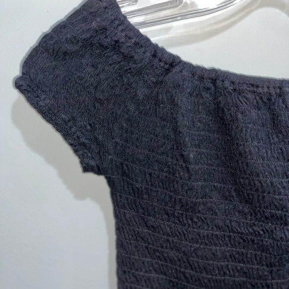 Black off the shoulder scrunch top. Size S/M - Picture 2 of 3